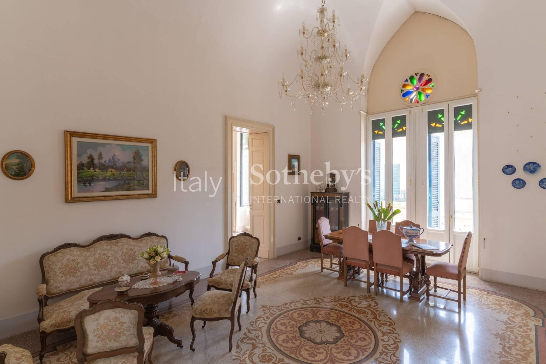 Prestigious historic palace in the heart of the historic town center. - 5
