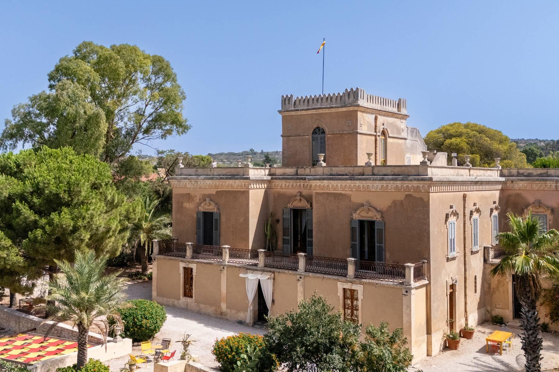 Dimora del XIX secolo affacciata sulla costa del Val di Noto - 1