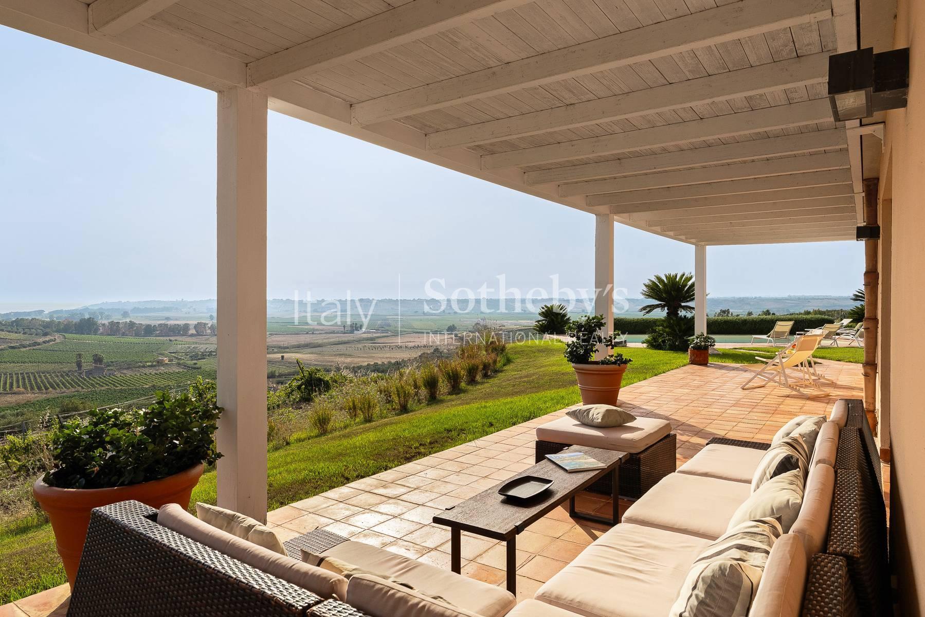 Splendida villa immersa nella campagna e affacciata sul mare - 4
