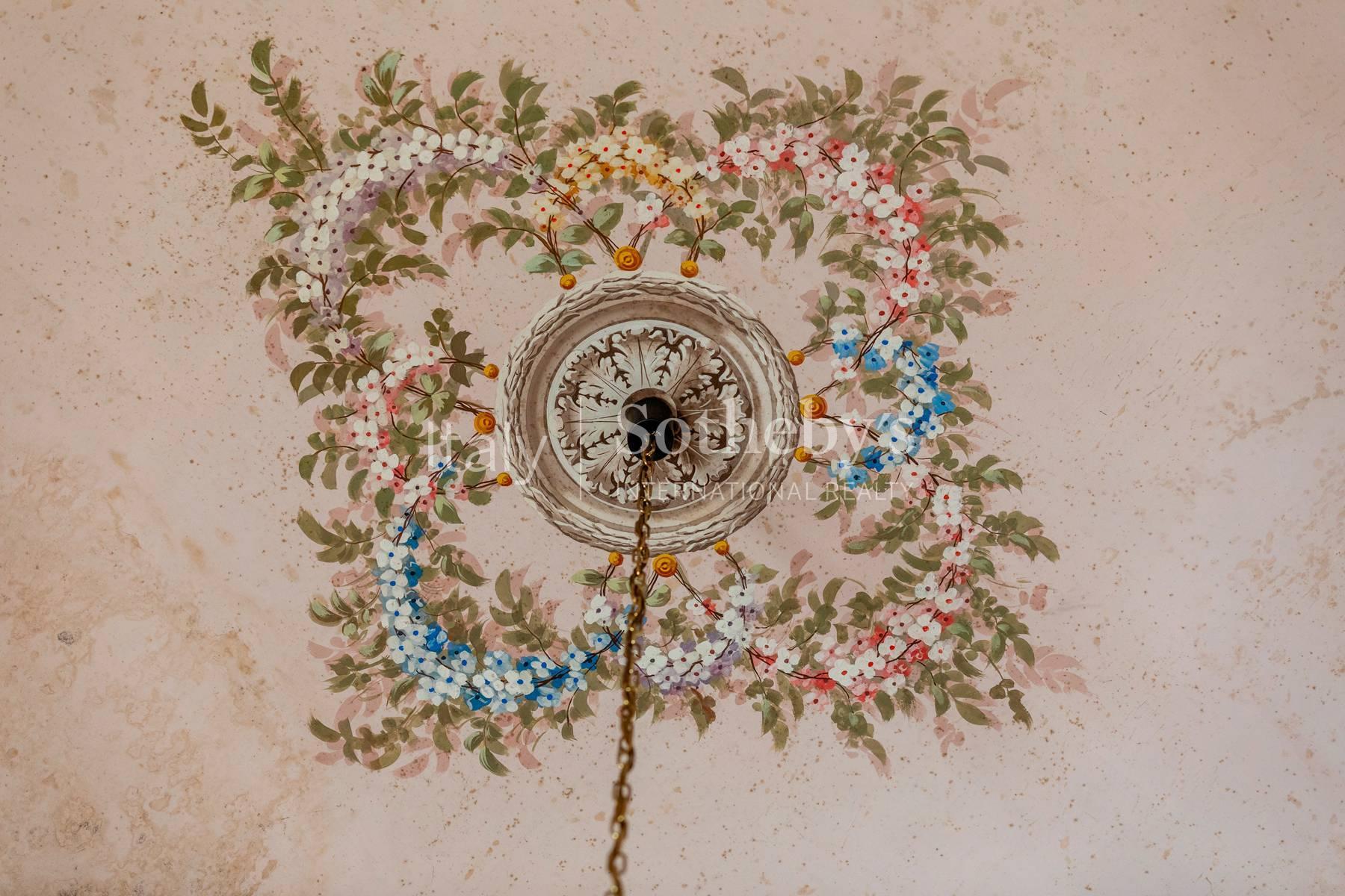 A prestigious 19th-century palace in Ragusa's historic center - 8