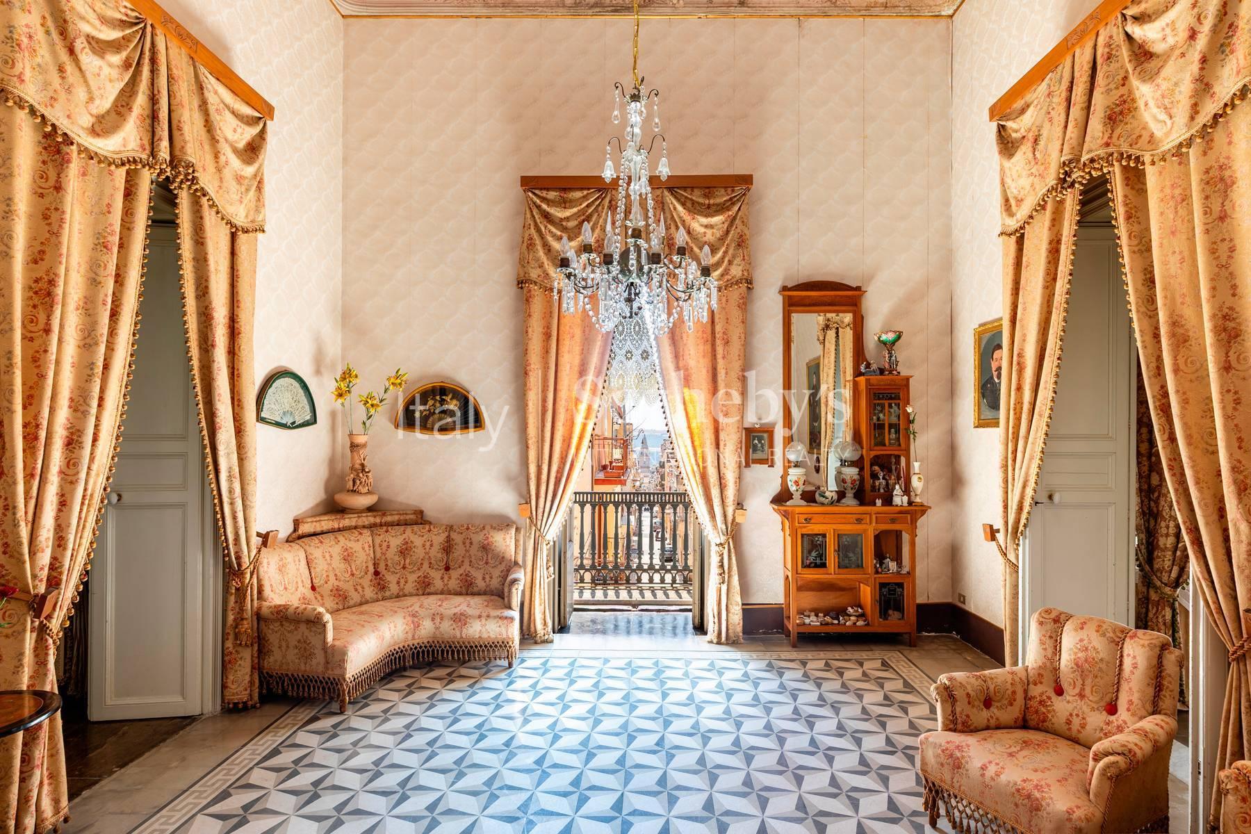 A prestigious 19th-century palace in Ragusa's historic center - 5