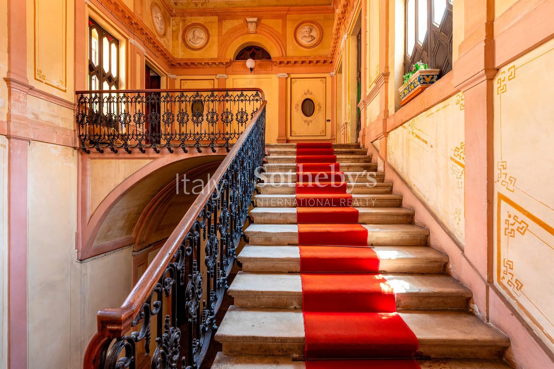 A prestigious 19th-century palace in Ragusa's historic center - 2