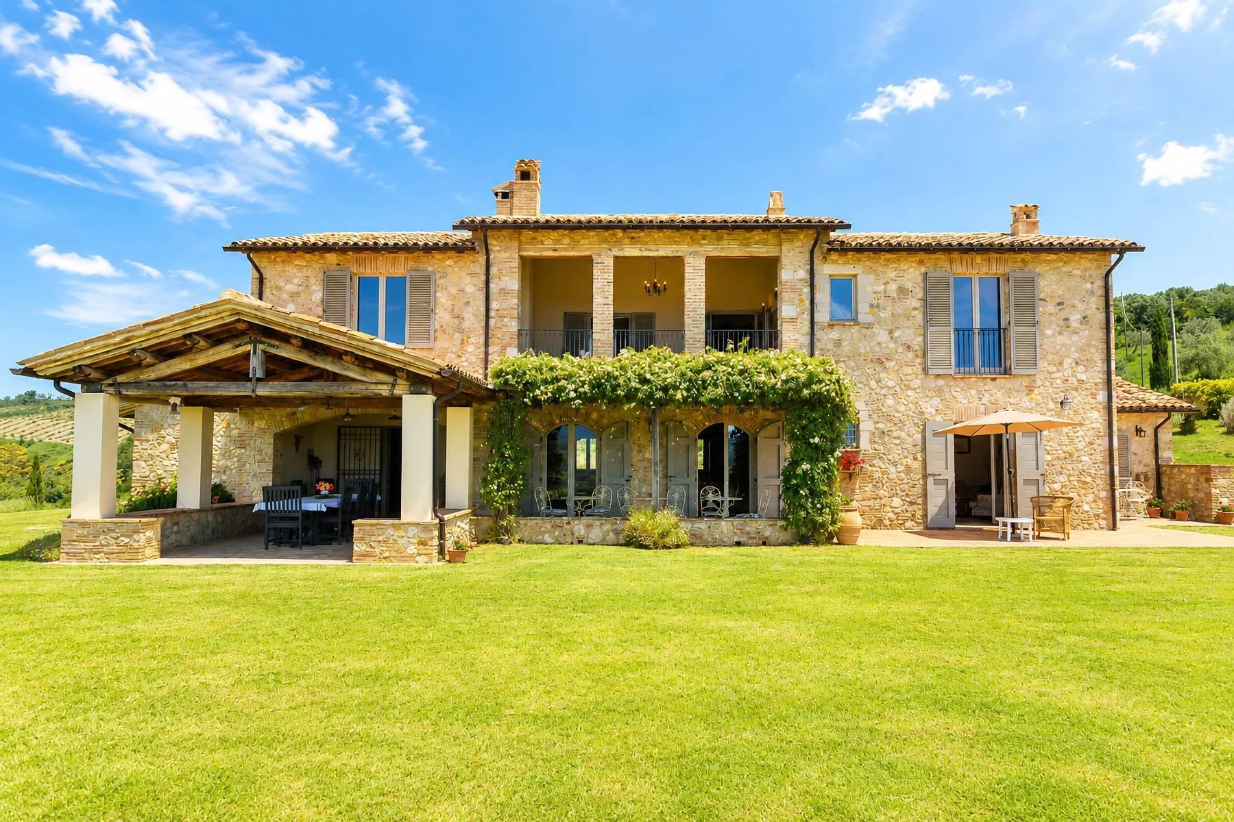 Elegante villa in Umbria da restauro di casale del 1800 - 1