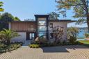 Villa fronte lago con giardino e pontile privato, in affitto, San Felice del Benaco | Sotheby’s Realty Italy - 2