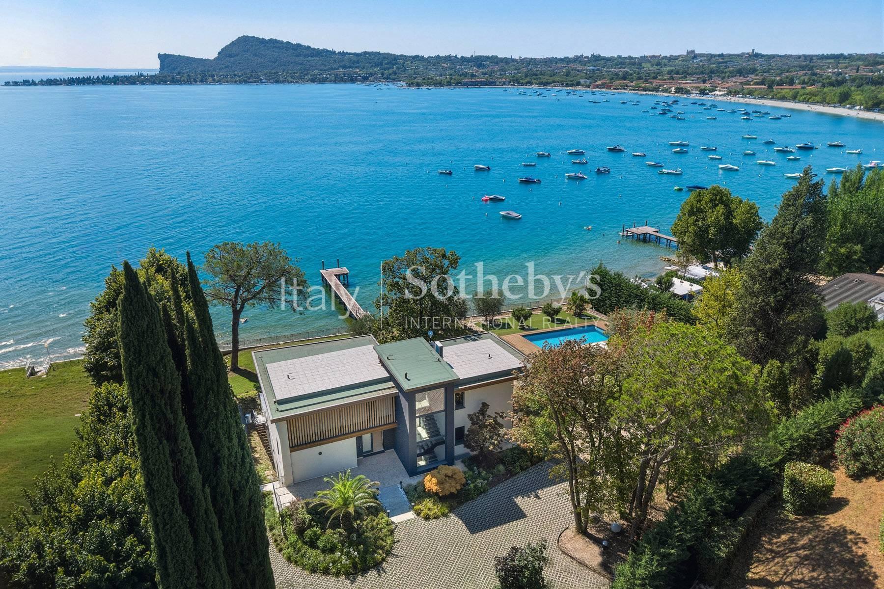 Villa fronte lago con giardino e pontile privato, in affitto, San Felice del Benaco | Sotheby’s Realty Italy - 18
