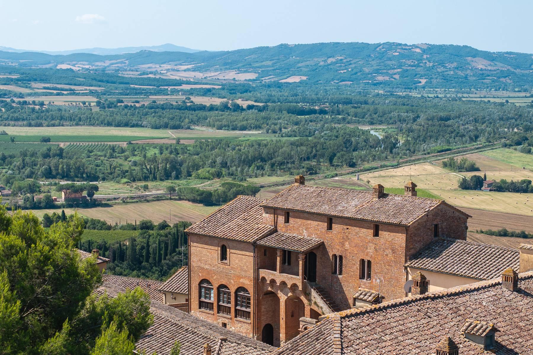 Castello con progetto approvato vicino a Montalcino - 1