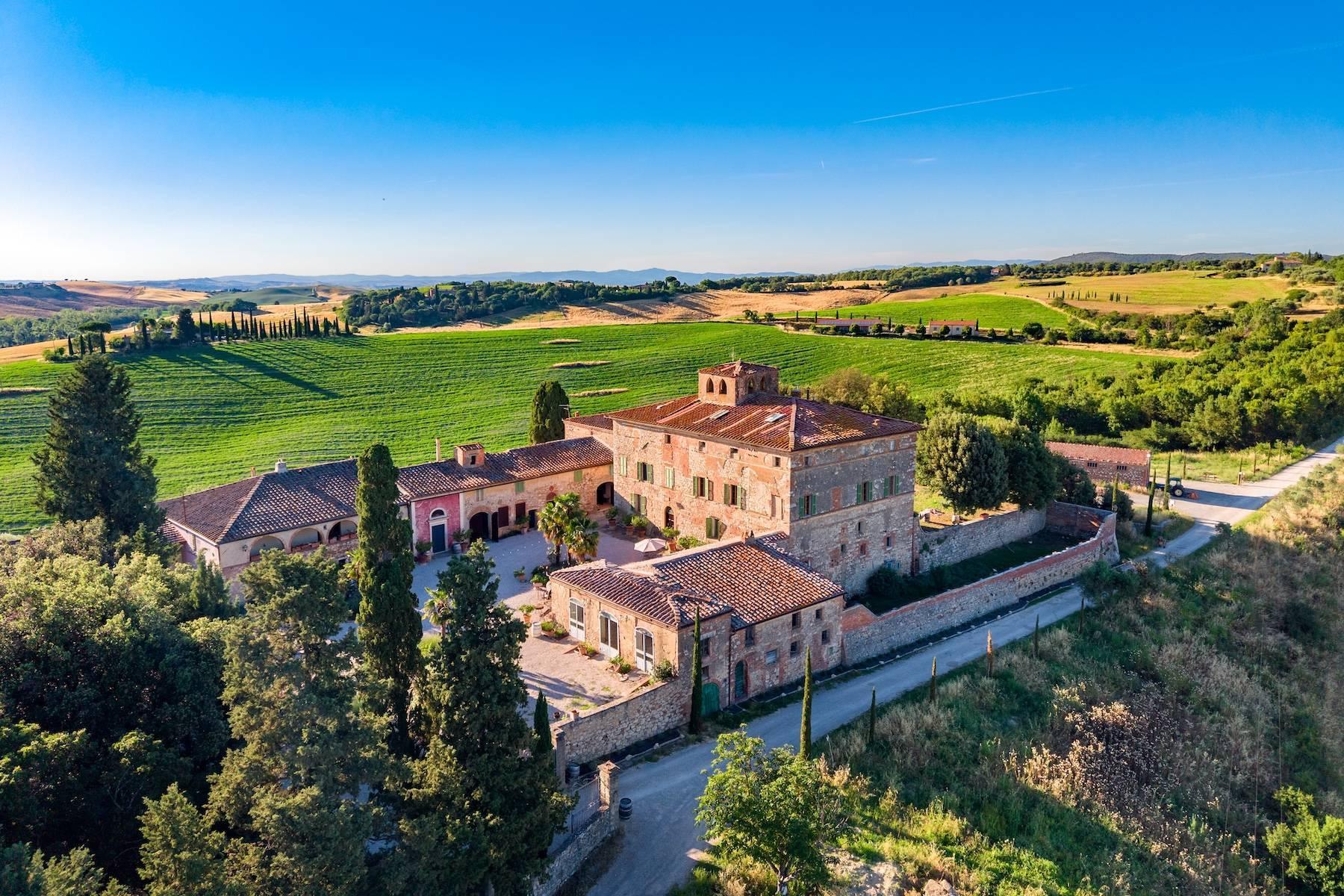 Prestigious estate with historic hamlet and winery - 1