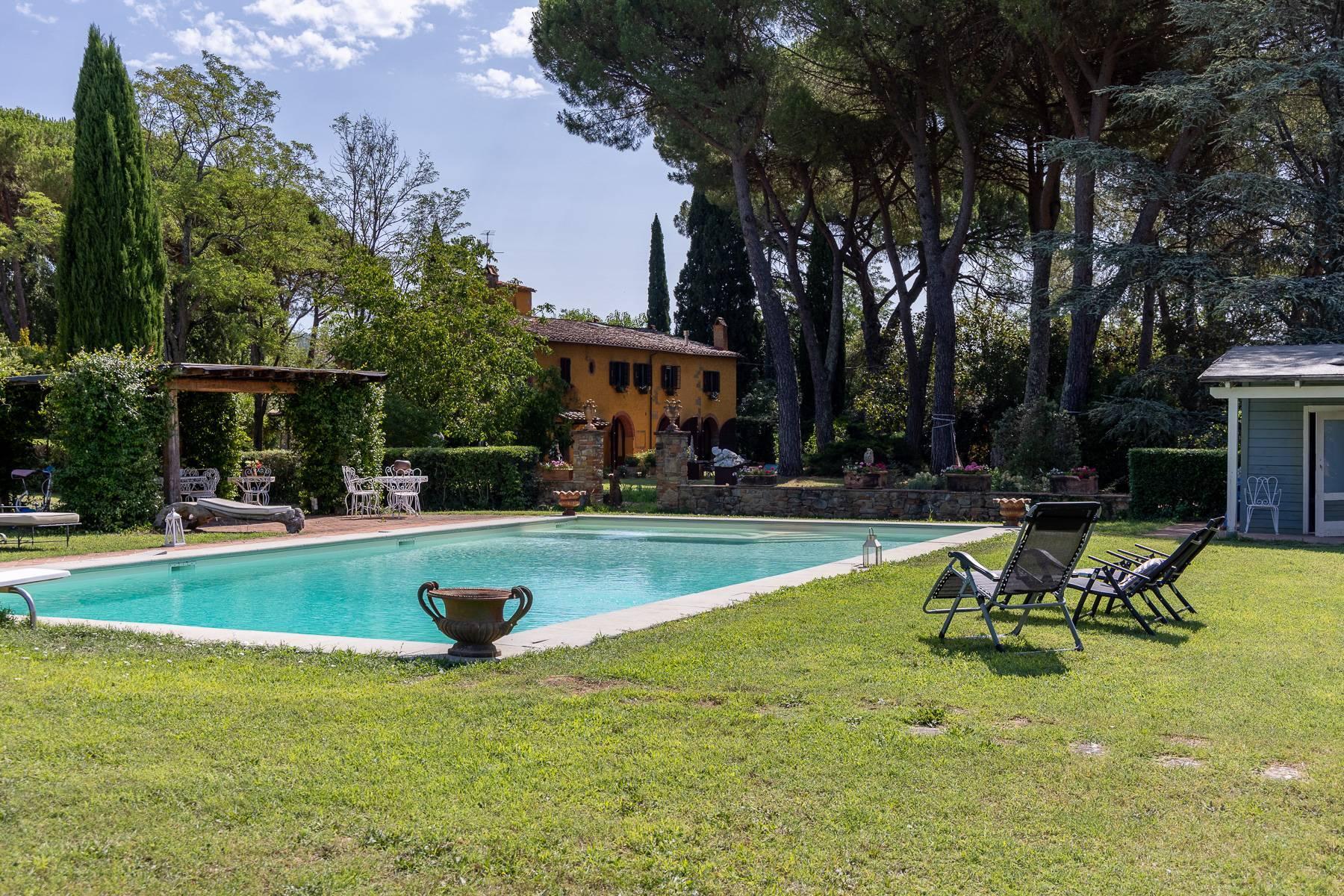 Estate with villa, swimming pool and organic vineyards - 1