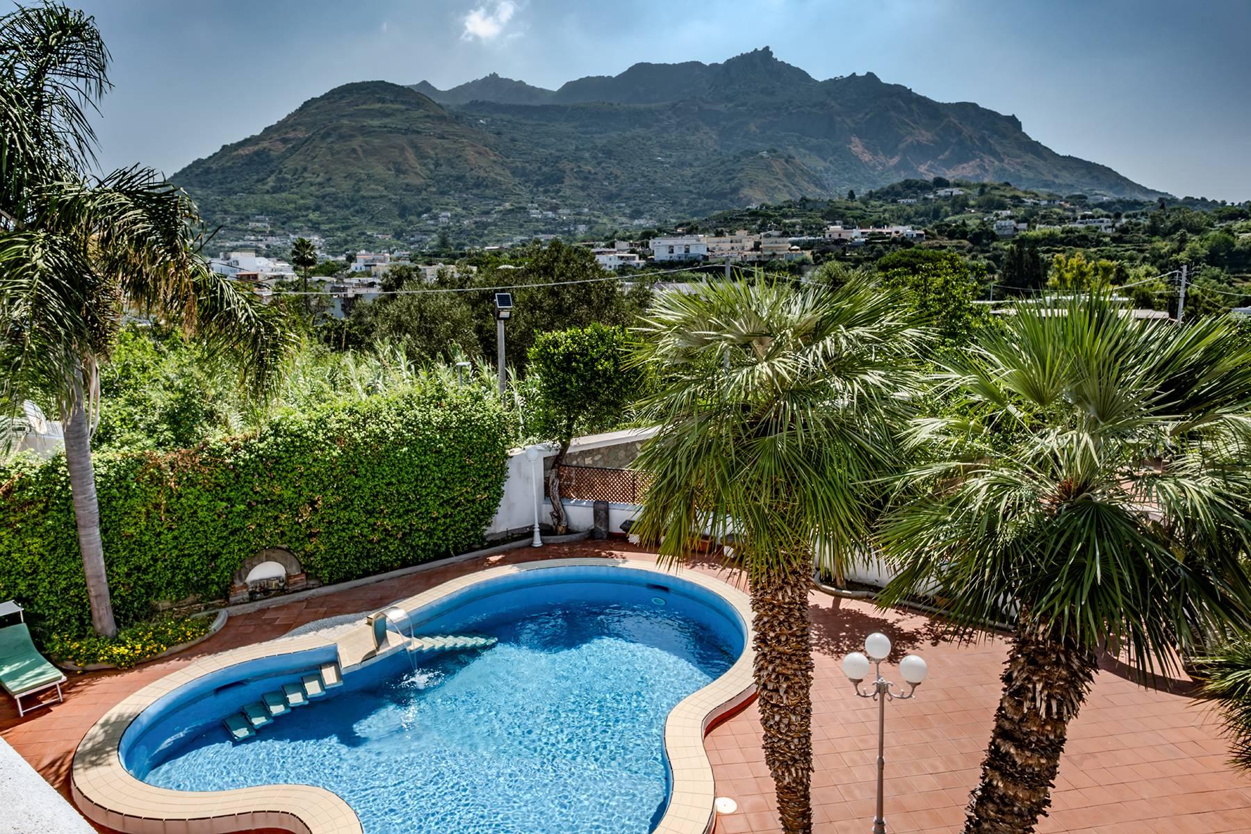 Prestigious villa with swimming pool in the heart of Forio - 1