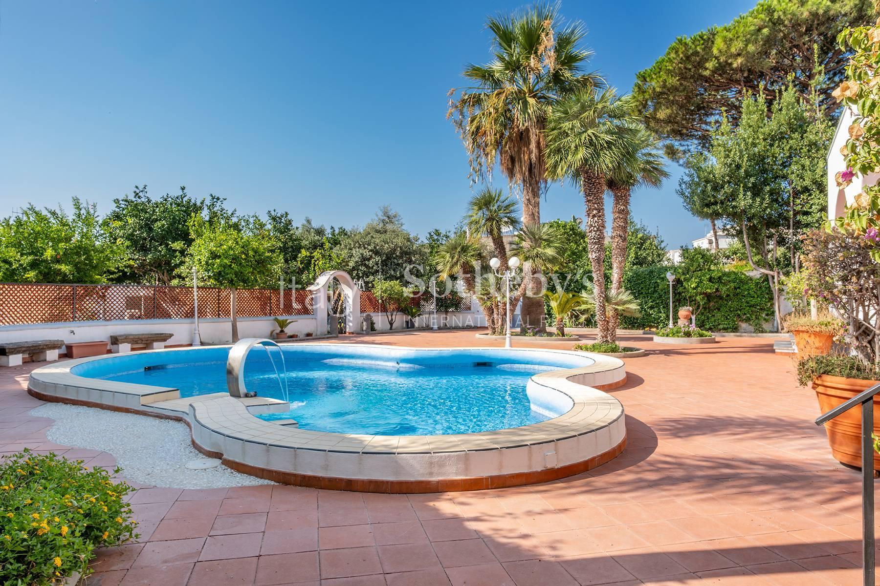 Prestigious villa with swimming pool in the heart of Forio - 3