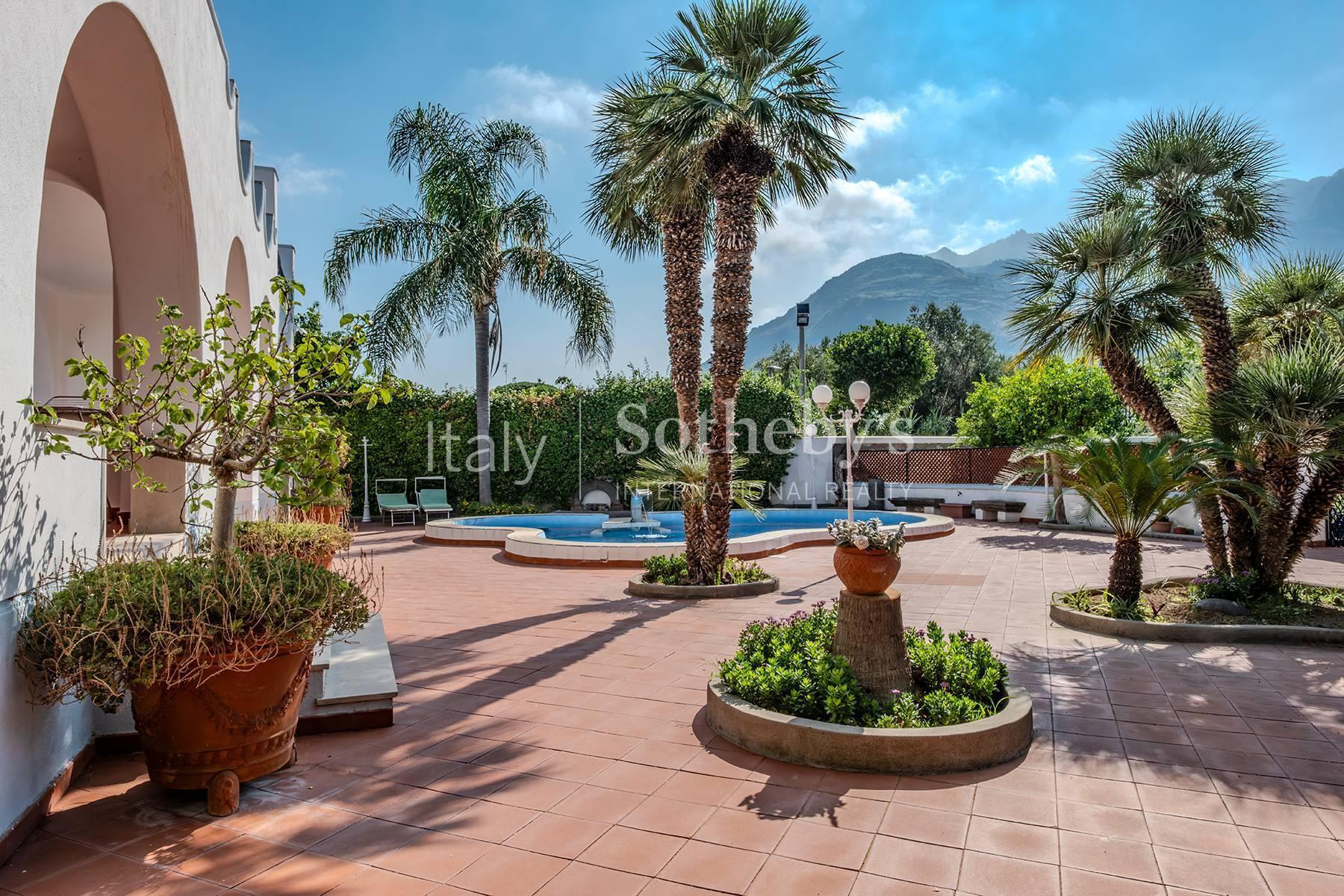 Prestigious villa with swimming pool in the heart of Forio - 4