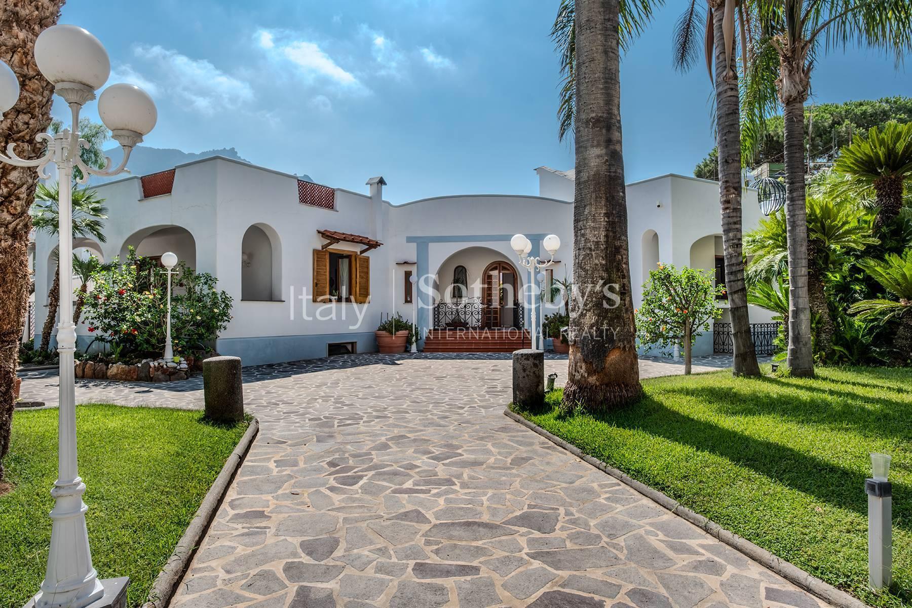 Prestigious villa with swimming pool in the heart of Forio - 8