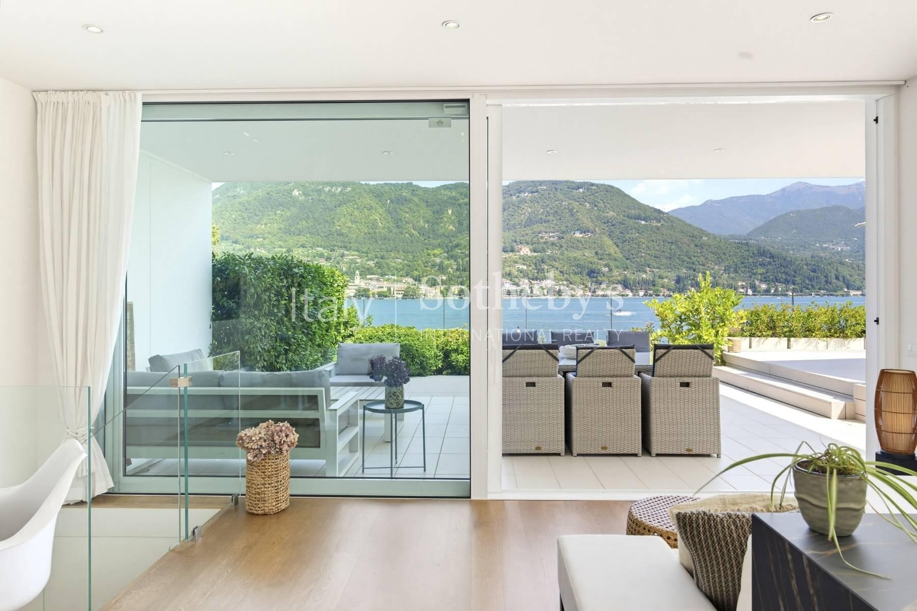Appartamento fronte lago con giardino privato - 3