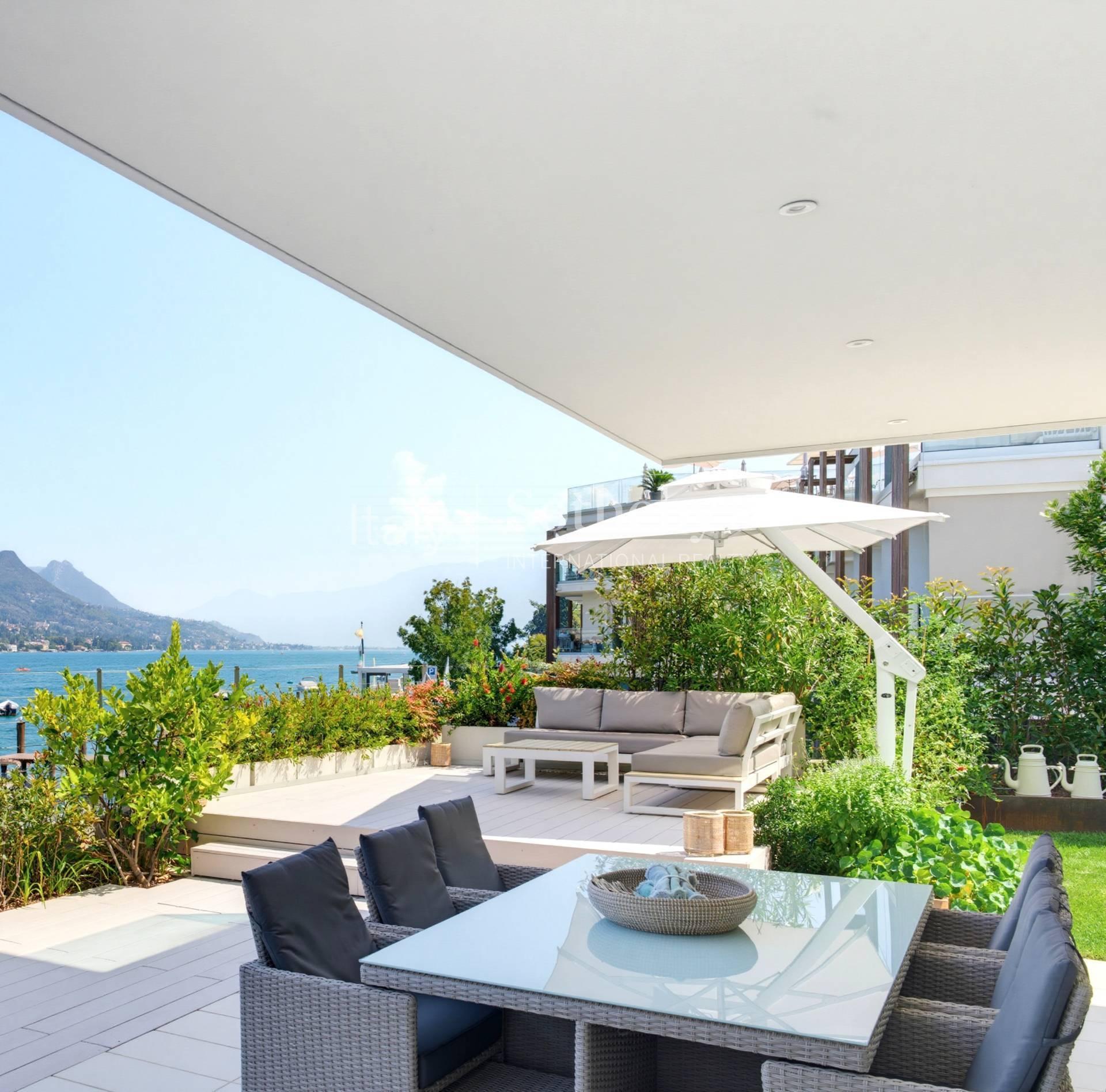 Appartamento fronte lago con giardino privato - 8