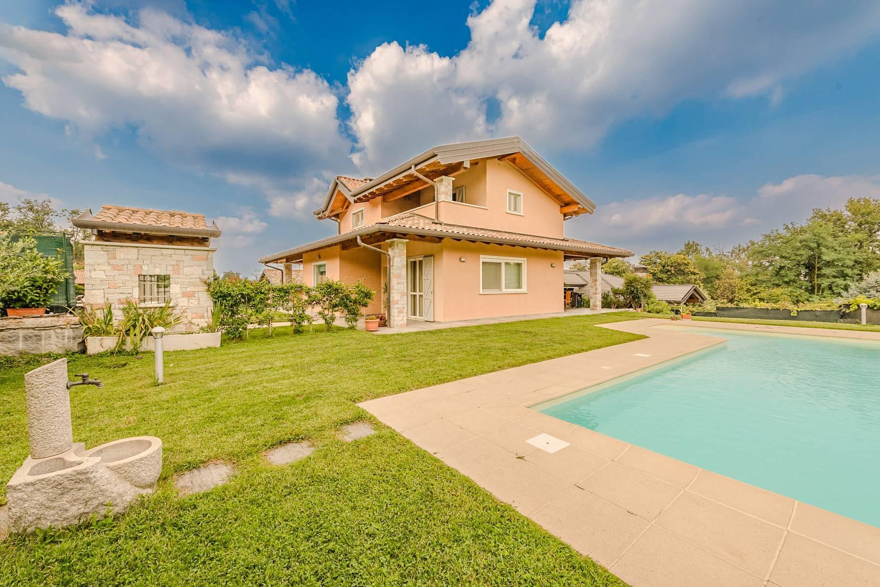 Raffinata villa Immersa nel verde vicina al Lago Maggiore - 1