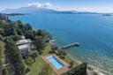 Villa fronte lago con giardino e pontile privato, in affitto, San Felice del Benaco | Sotheby’s Realty Italy - 1