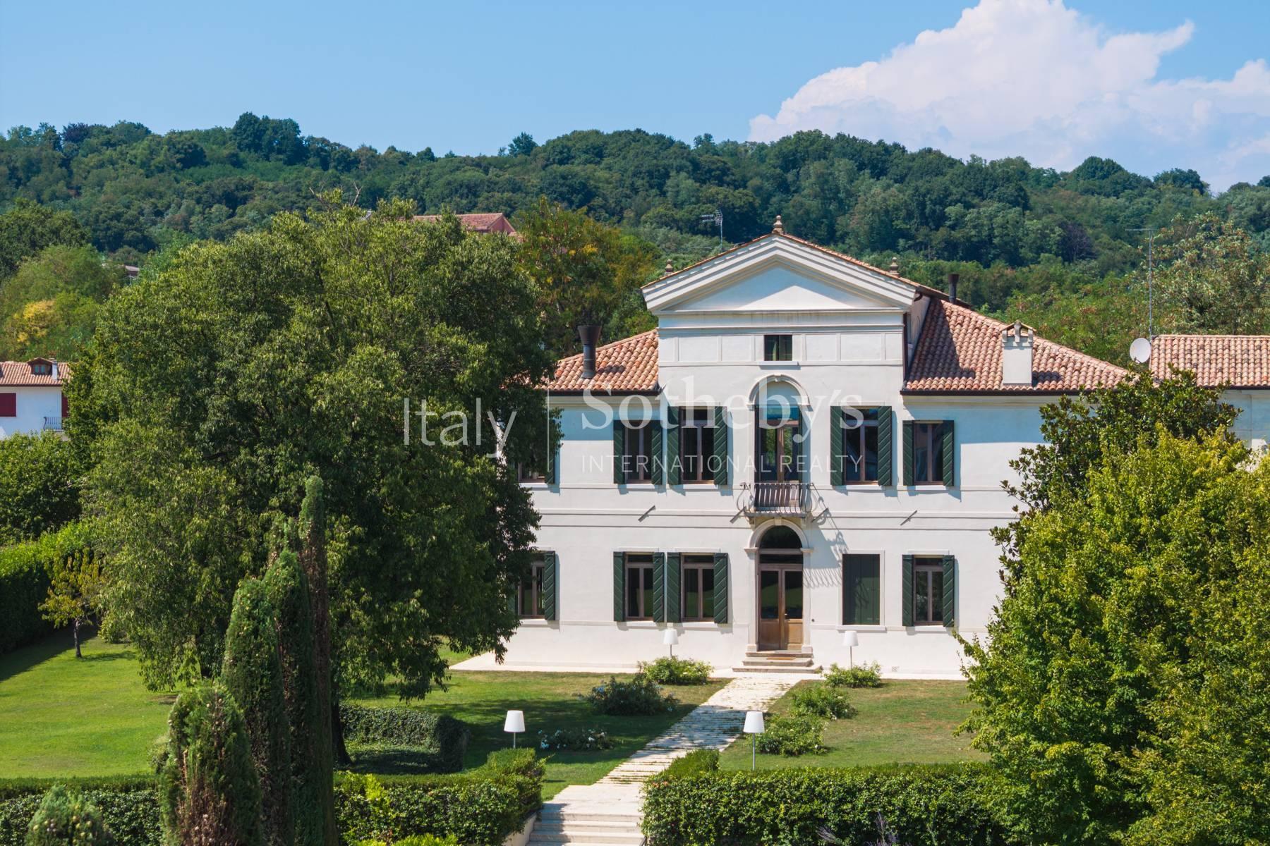 Late 17th-Century Venetian Villa with Park and Pool - 3