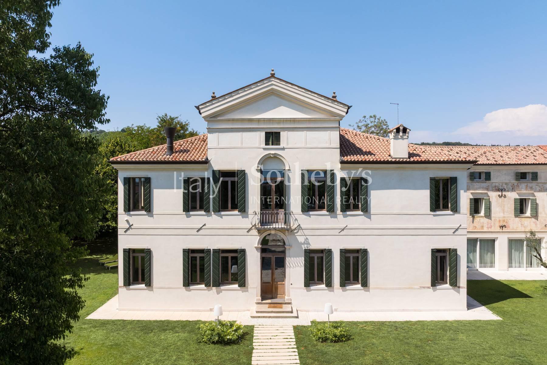 Late 17th-Century Venetian Villa with Park and Pool - 2