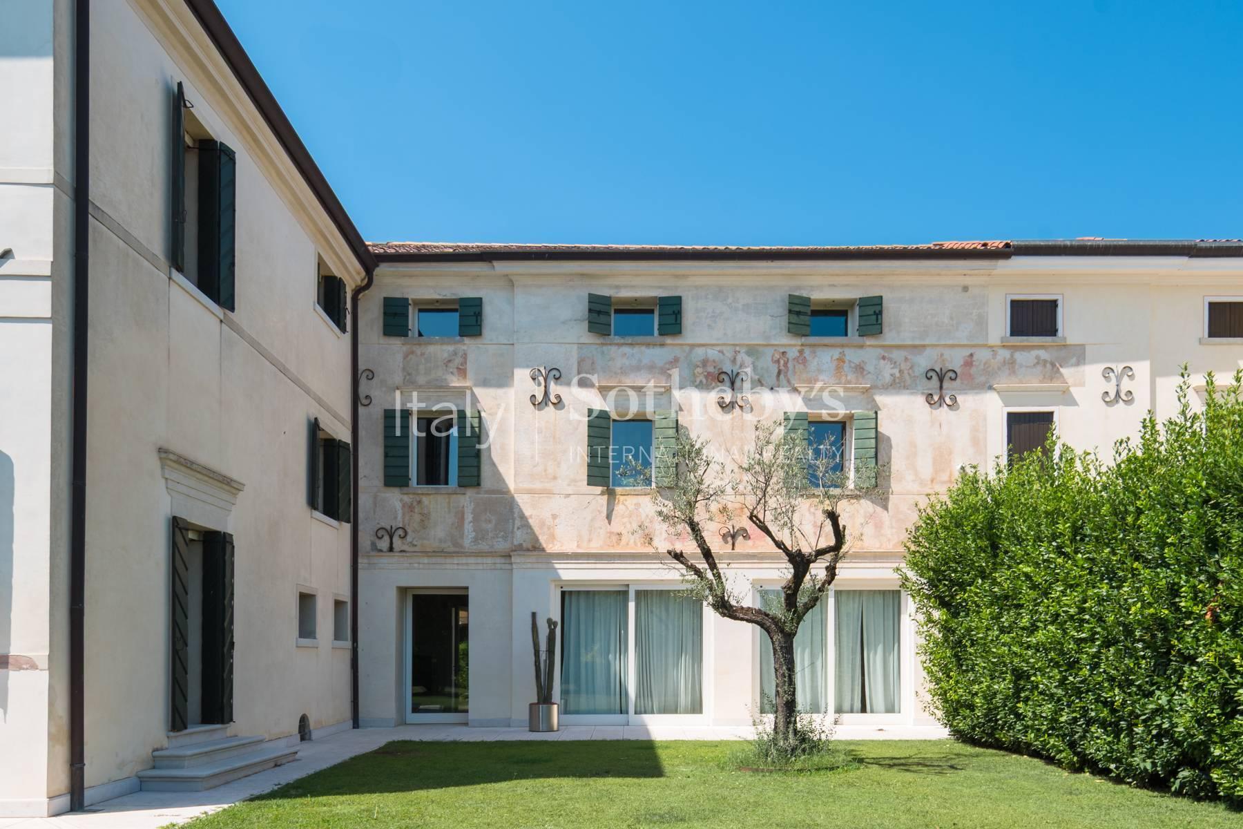 Late 17th-Century Venetian Villa with Park and Pool - 4