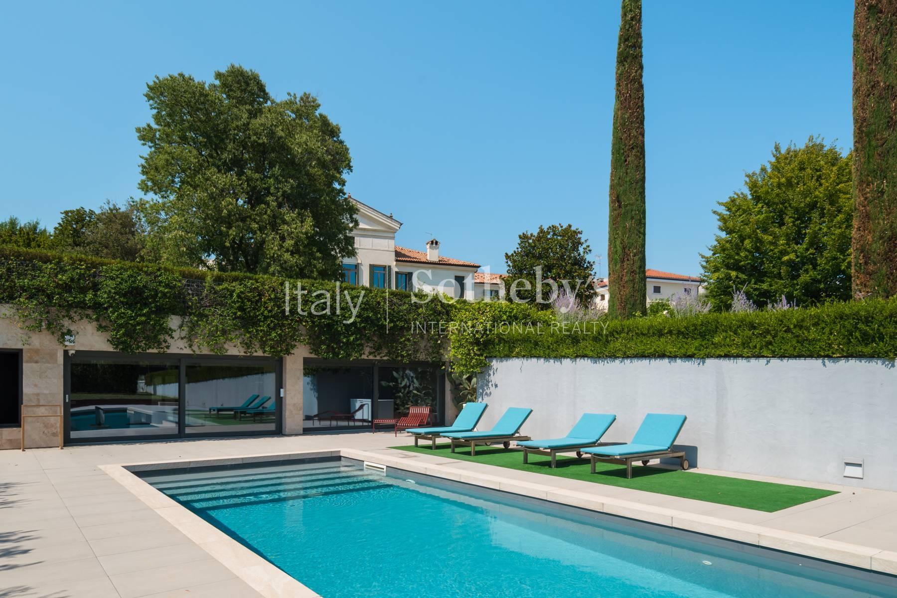 Late 17th-Century Venetian Villa with Park and Pool - 5