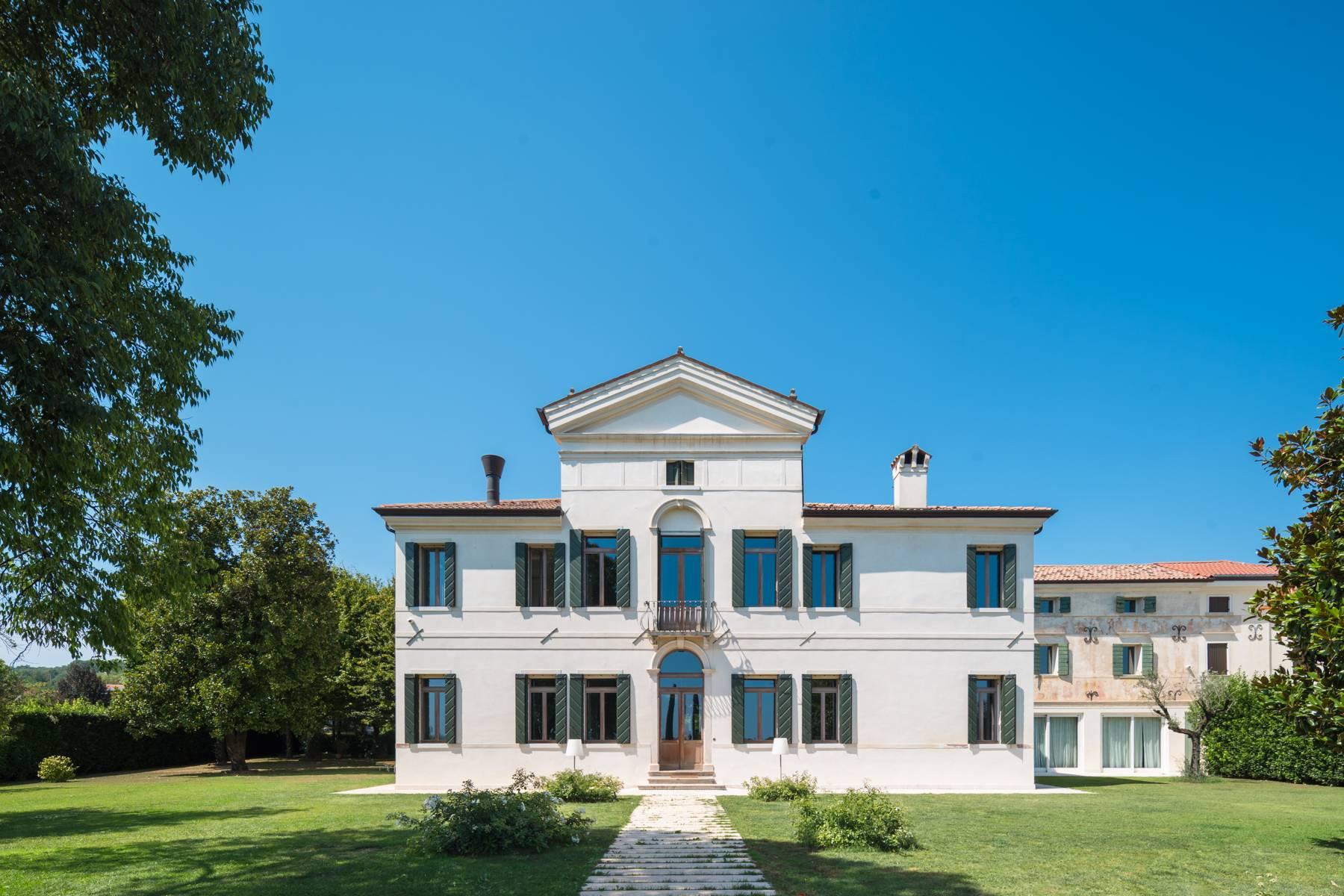 Late 17th-Century Venetian Villa with Park and Pool - 1