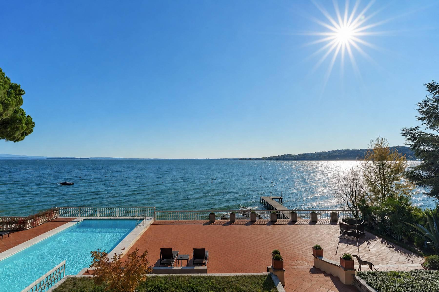 Prestigious lakefront estate with private boathouse and dock - 1