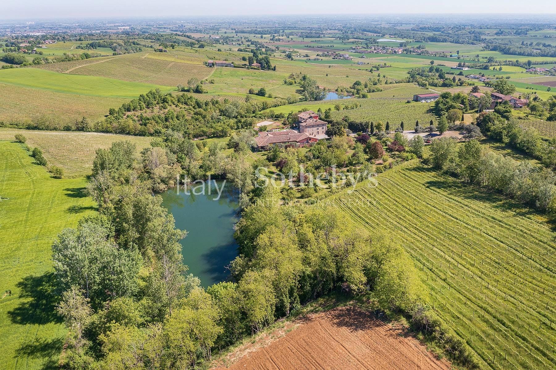 Tenuta vitivinicola con attività ricettiva - 8