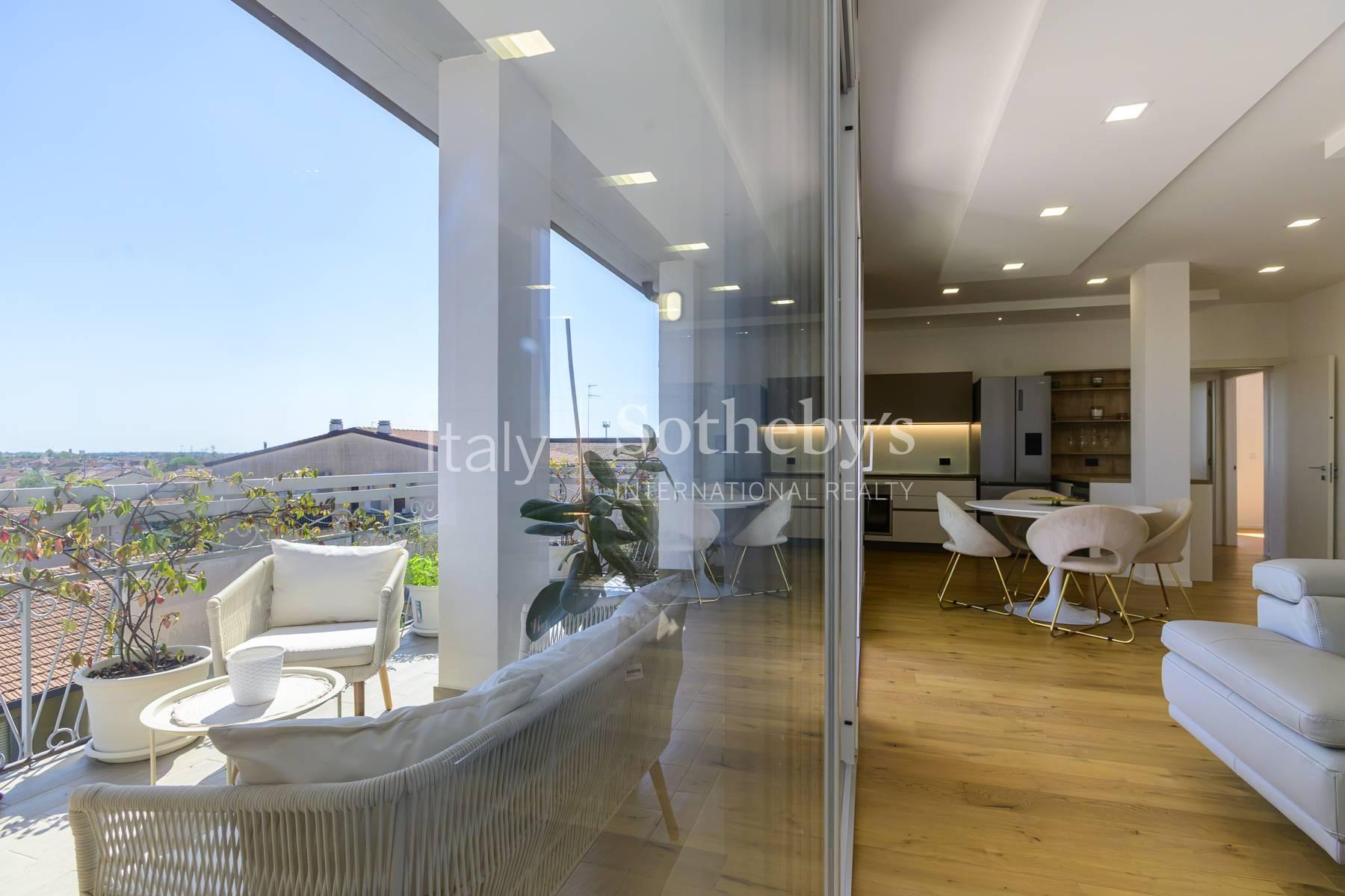 Appartamento ristrutturato con terrazzo abitabile - 3