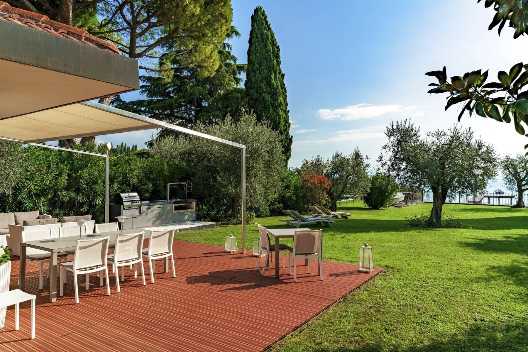 Esclusiva villa moderna fronte lago con pontile - 1