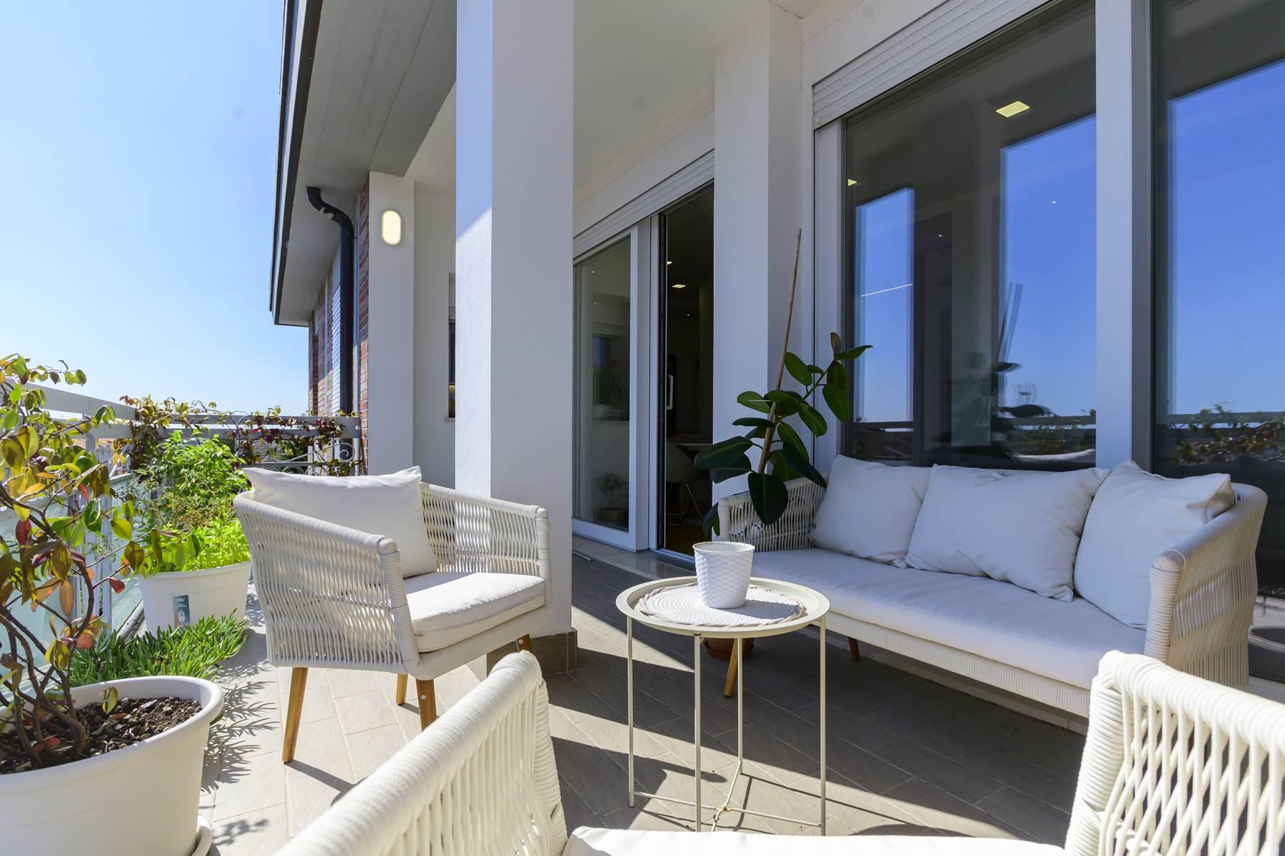 Appartamento ristrutturato con terrazzo abitabile - 1
