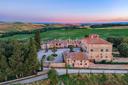 Storico borgo con attività ricettiva nel cuore della Toscana, in vendita, Trequanda | Sotheby’s Realty Italy - 2