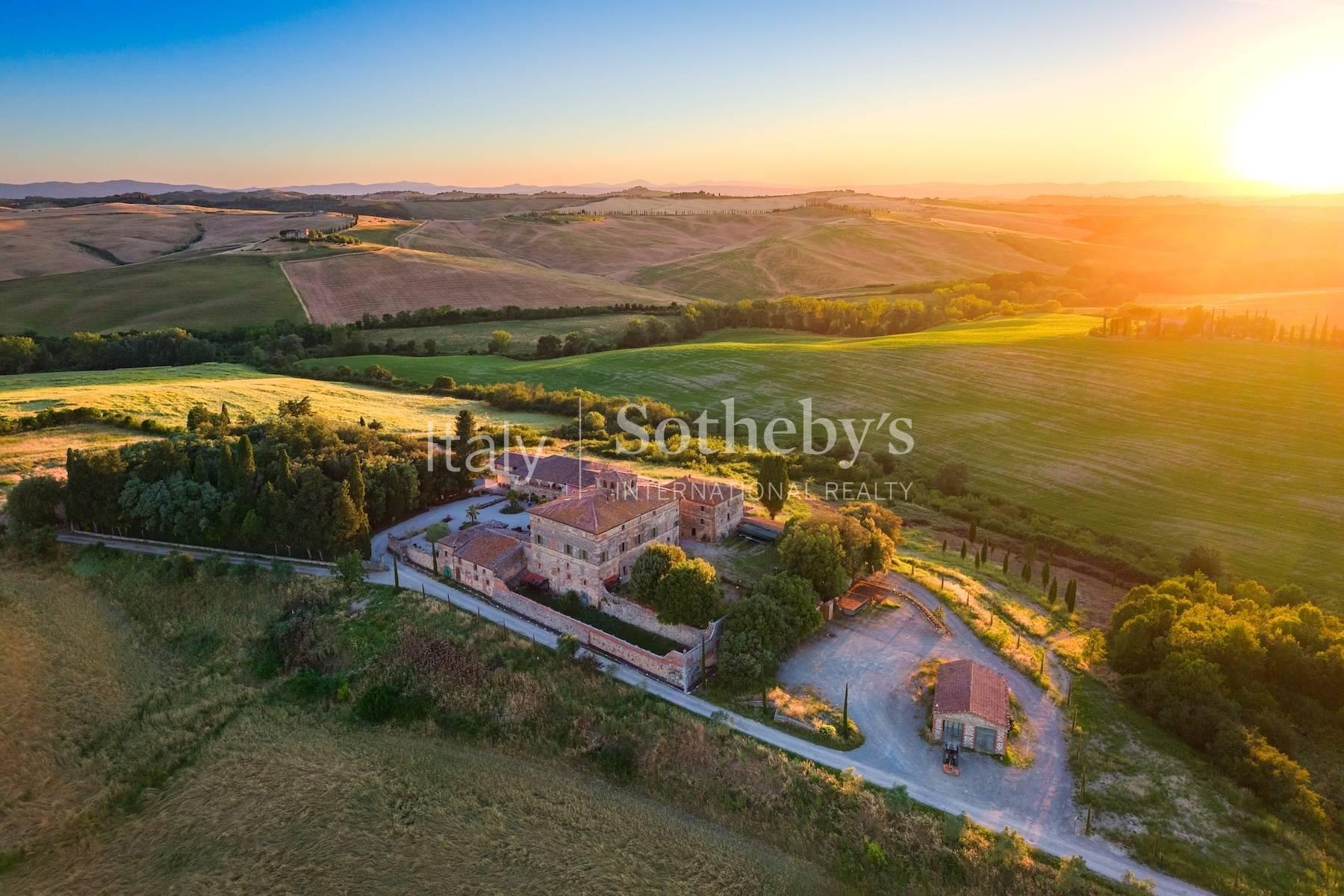 Storico borgo con attività ricettiva nel cuore della Toscana - 3
