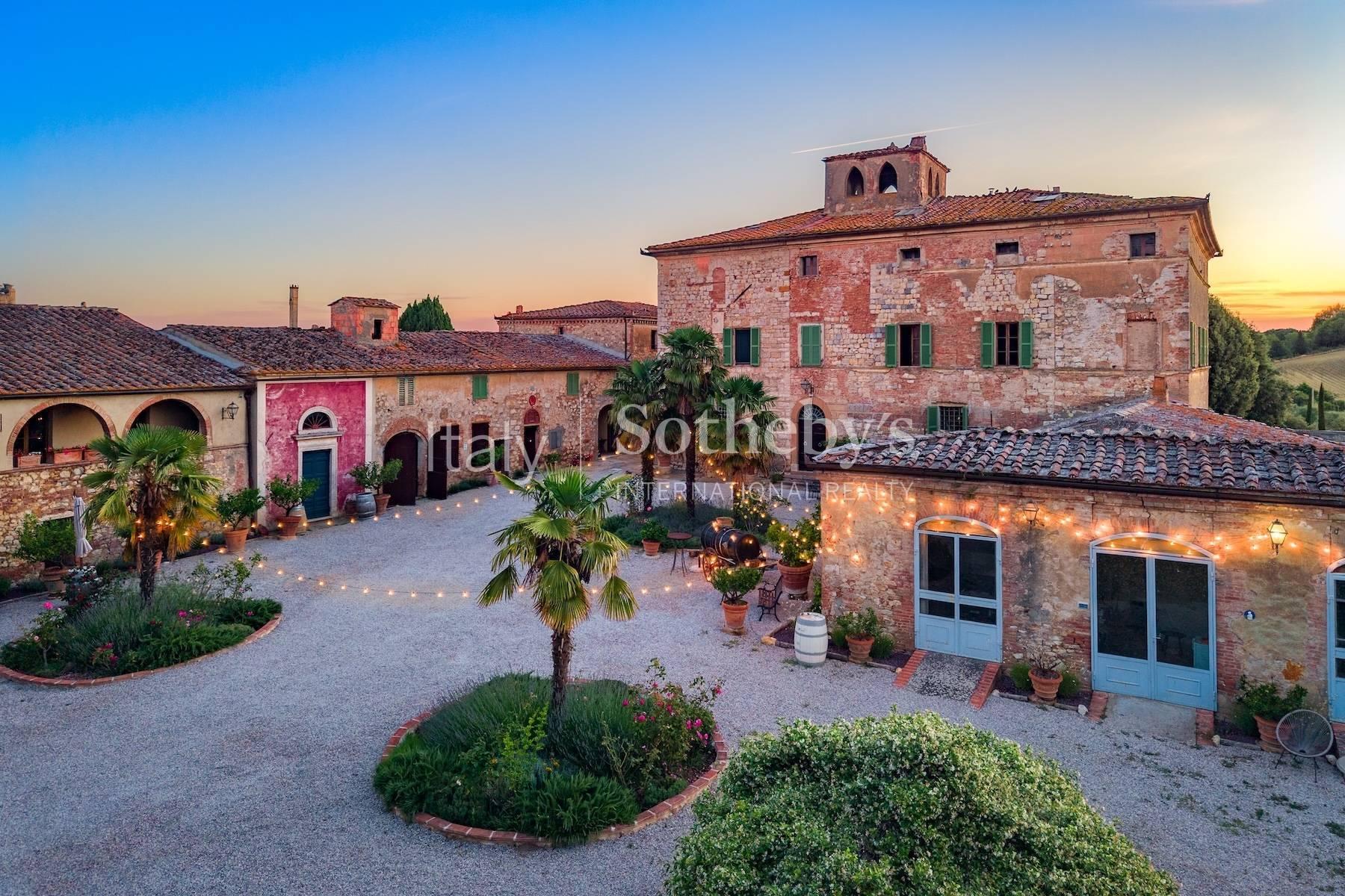 Storico borgo con attività ricettiva nel cuore della Toscana - 7