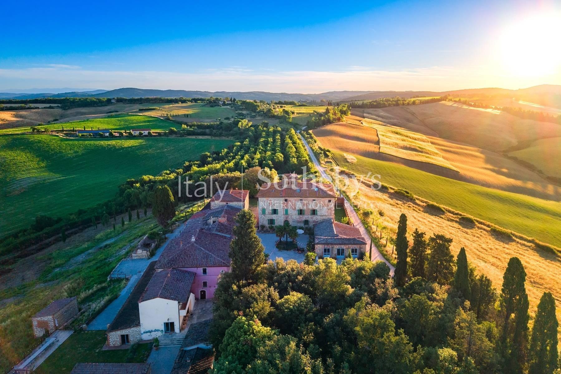Storico borgo con attività ricettiva nel cuore della Toscana - 4