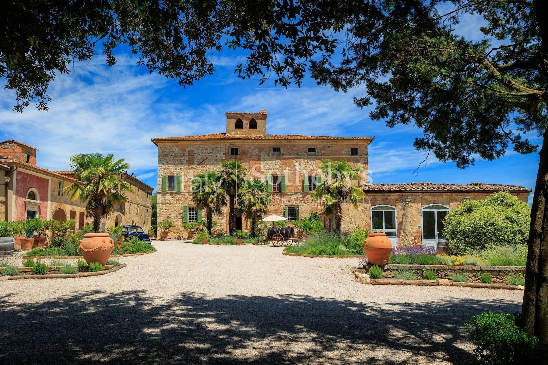 Storico borgo con attività ricettiva nel cuore della Toscana - 8