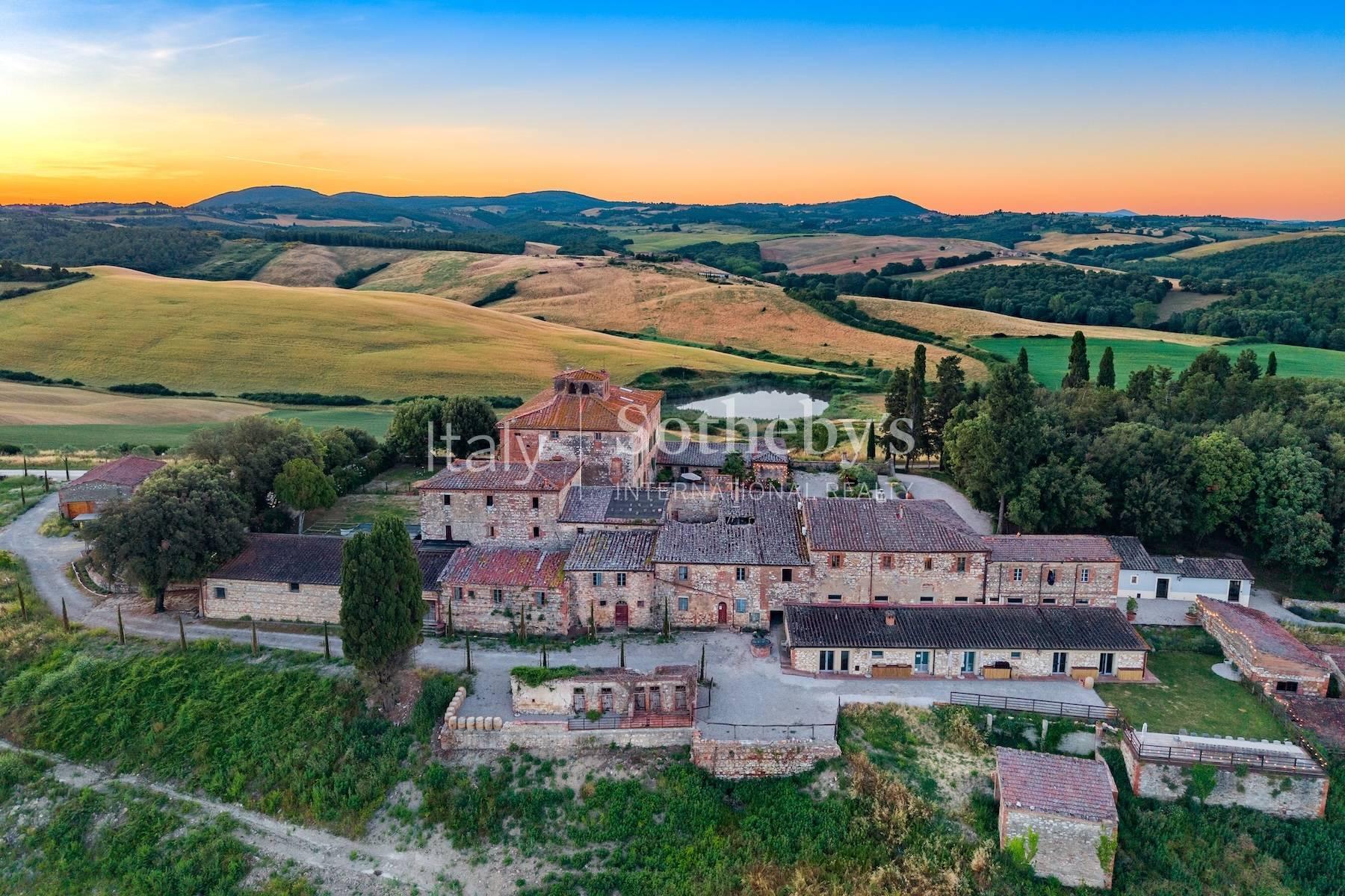Storico borgo con attività ricettiva nel cuore della Toscana - 6