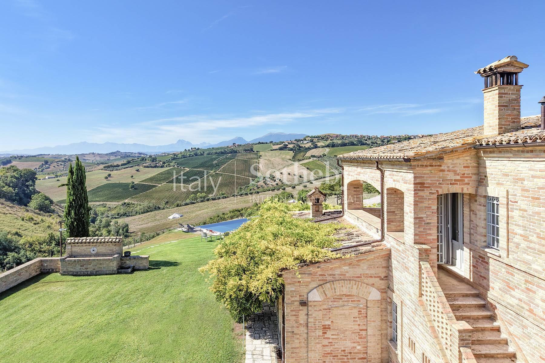 Casale con vigneti e piscina nel cuore delle Marche - 4