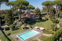 Elegante villa con parco e piscina alle porte di Roma, in vendita, Zagarolo | Sotheby’s Realty Italy - 1