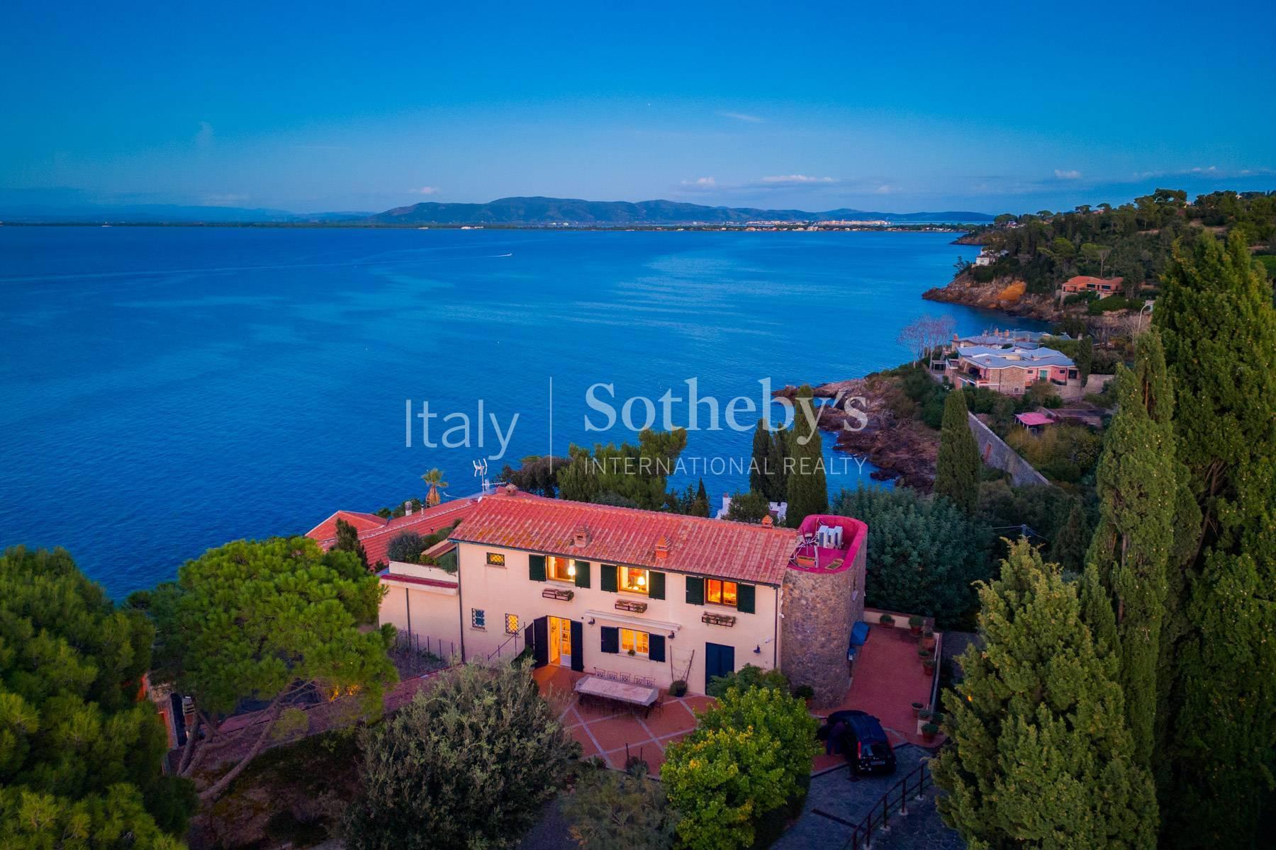 Spectacular waterfront villa with panoramic views - 2