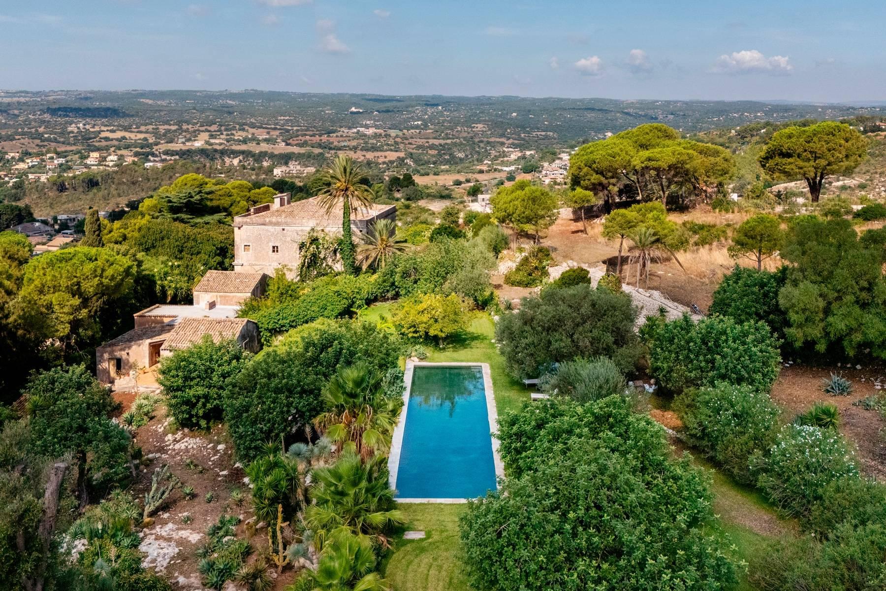 Storica villa del 1800 con parco e piscina - 1
