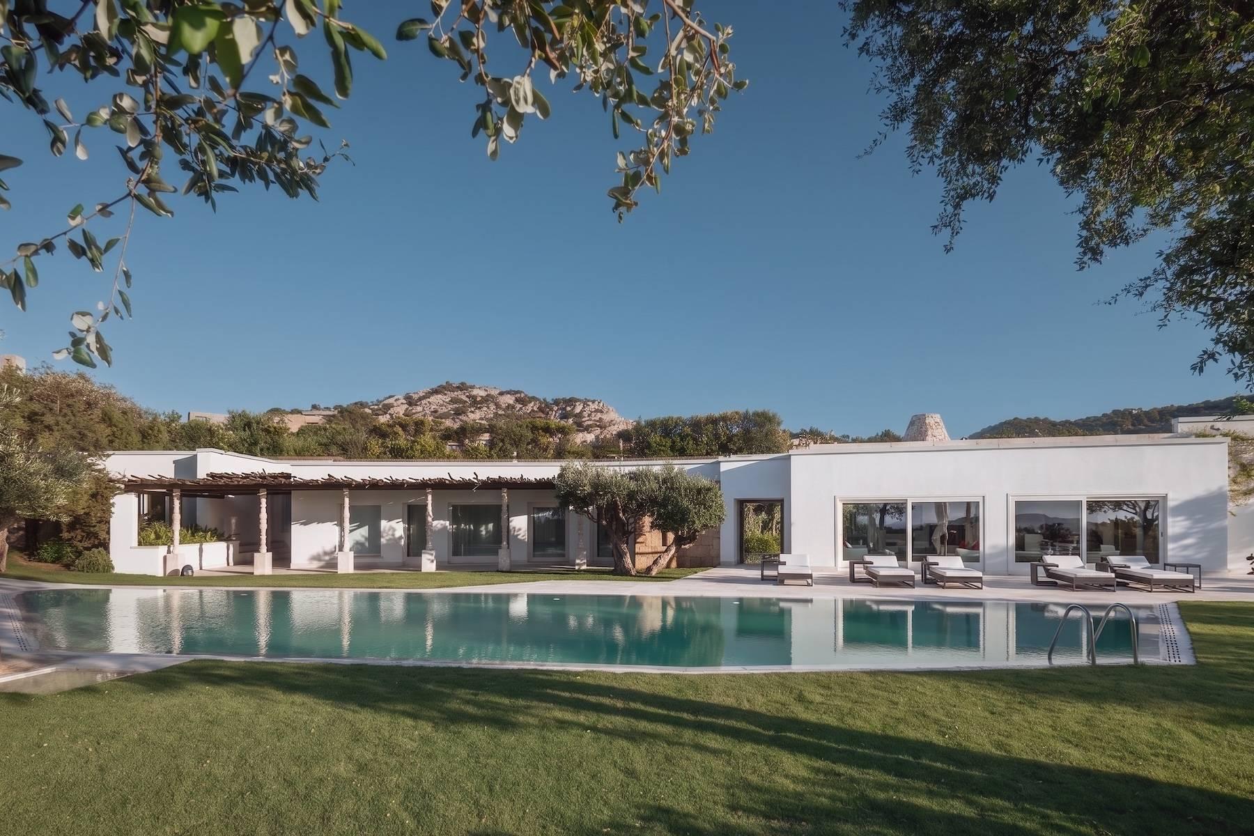 Moderna villa vista mare dal fascino mediterraneo - 1