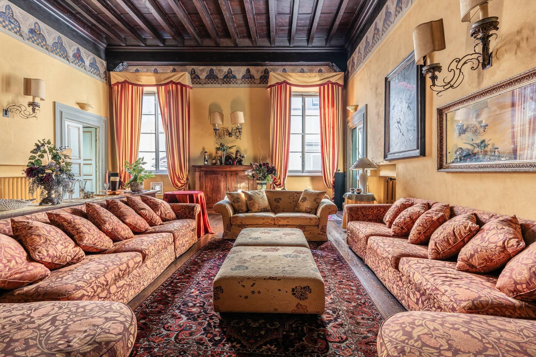 Elegante dimora rinascimentale nel centro storico di Lucca - 1