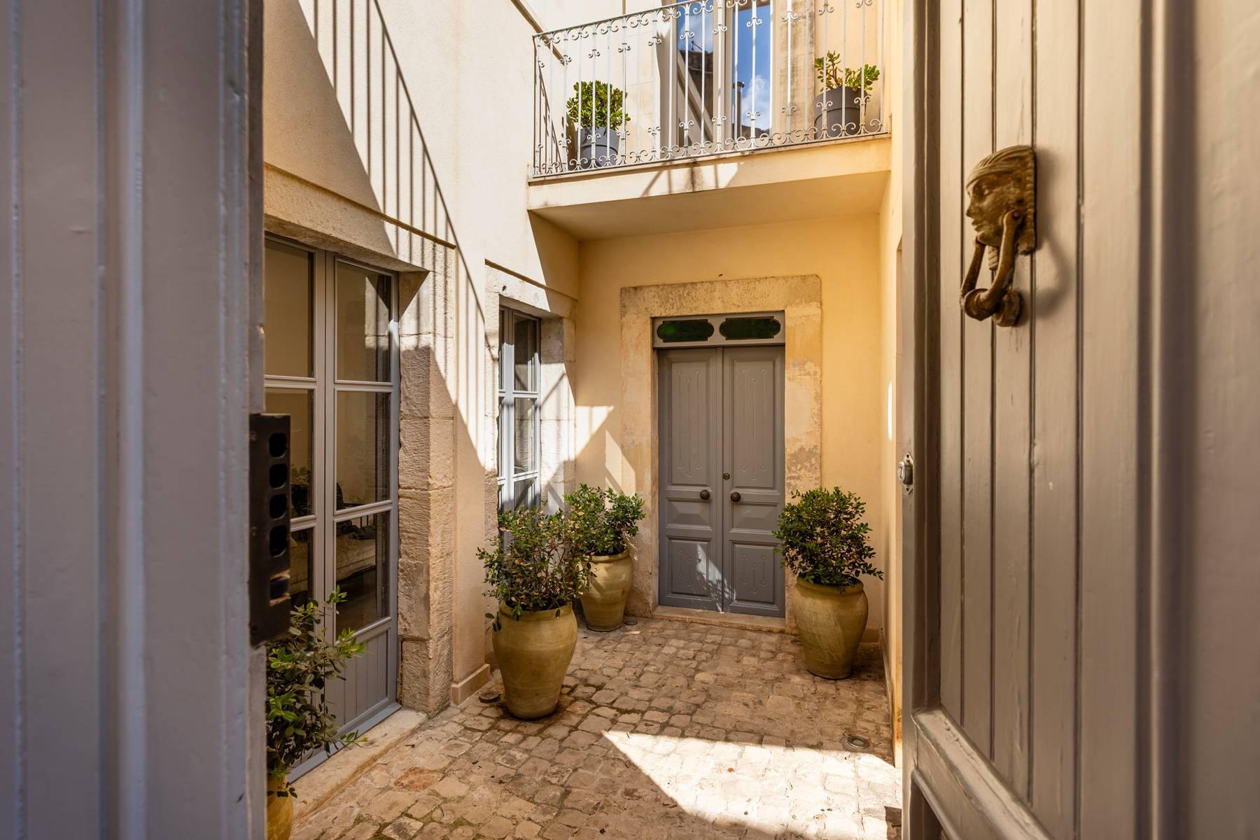 A charming detached house with a terrace in the historic centre of Modica - 1