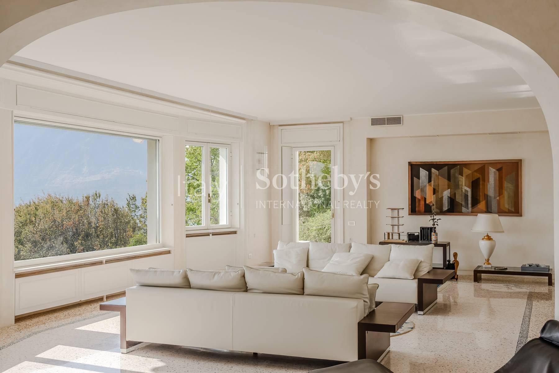 Elegant Villa with a Historic Park and Lake Views - 5