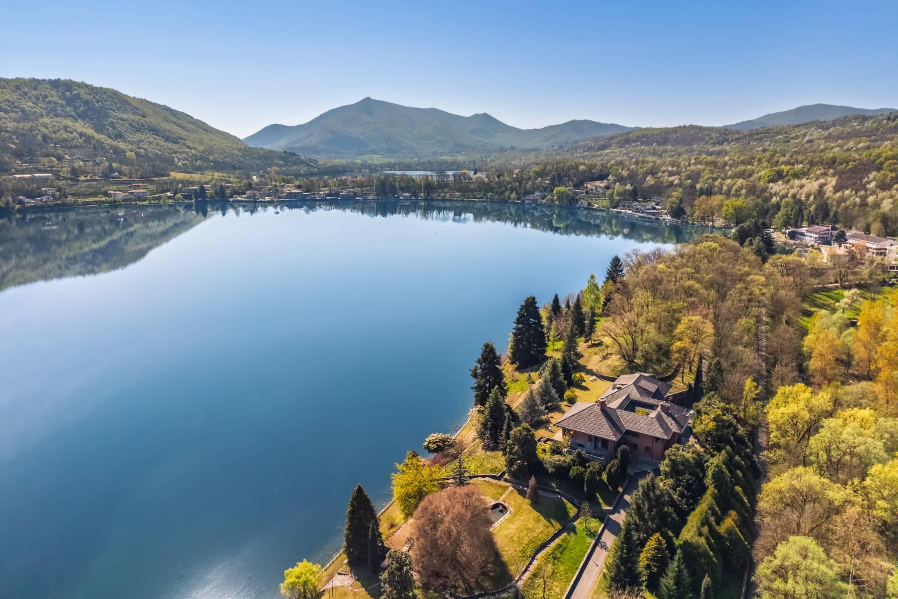 Waterfront villa with private park on Lake Avigliana - 1