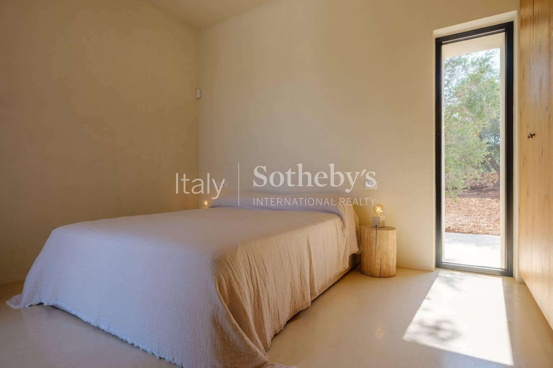 Villa di design con piscina a sfioro immersa in un uliveto, in vendita, Ostuni | Sotheby’s Realty Italy - 11