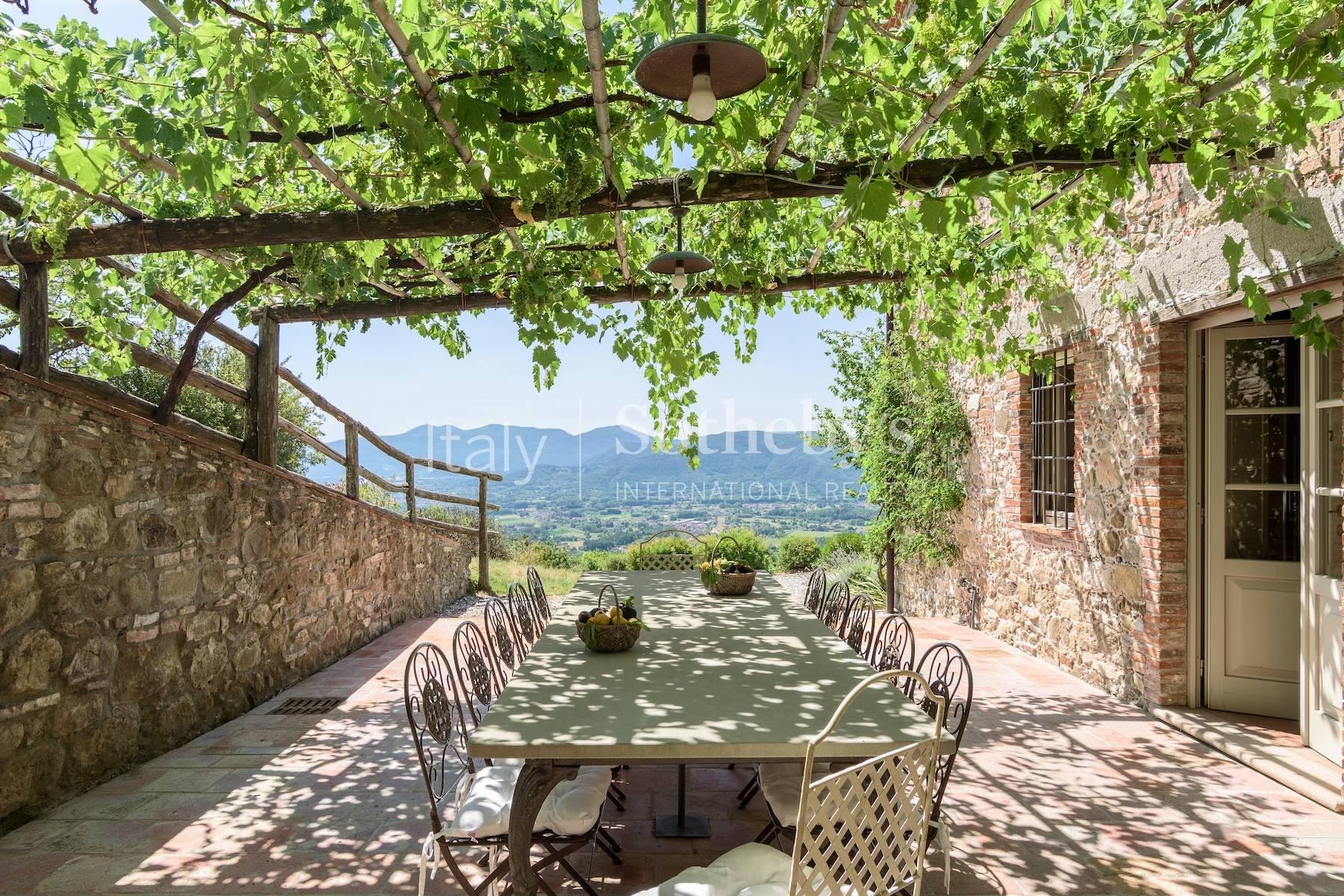 Casale storico in pietra con panorama unico e vigneti, in vendita, Lucca | Sotheby’s Realty Italy - 9