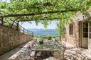 Casale storico in pietra con panorama unico e vigneti, in vendita, Lucca | Sotheby’s Realty Italy - 9