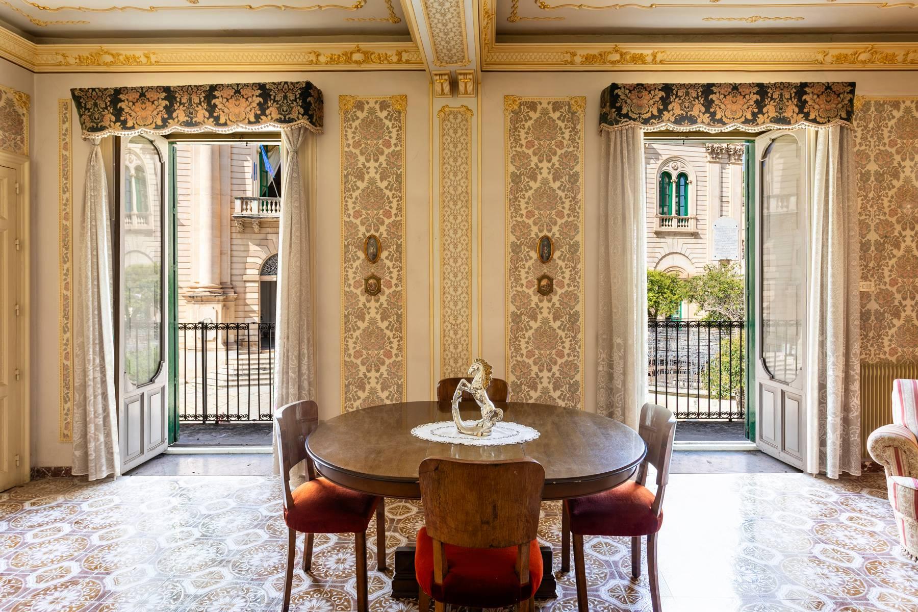 Prestigiosa proprietà con affacci sulla piazza di Scicli - 1