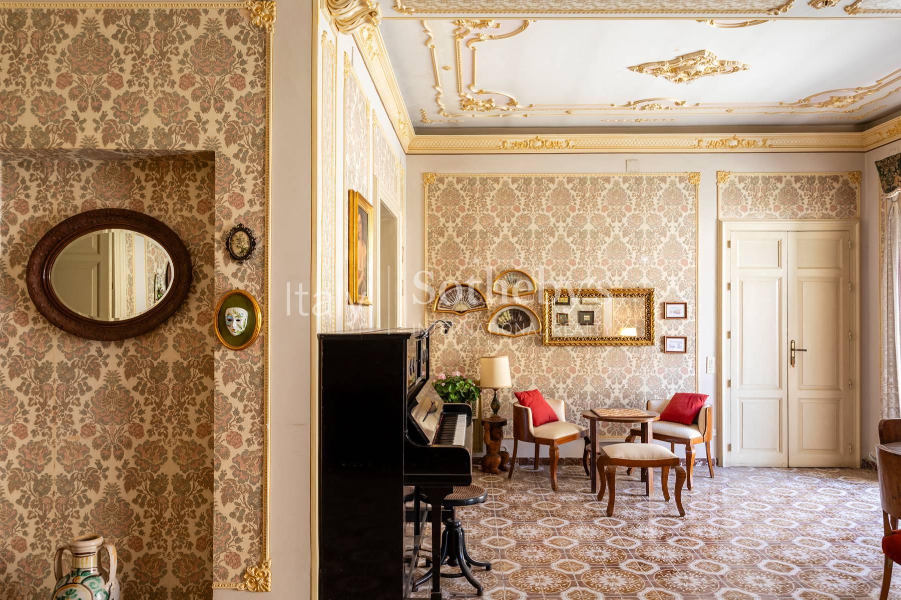 Prestigiosa proprietà con affacci sulla piazza di Scicli - 4